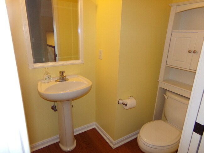 Building Photo - Beautiful 3 Bed 3.5 Bath Xenia Home!