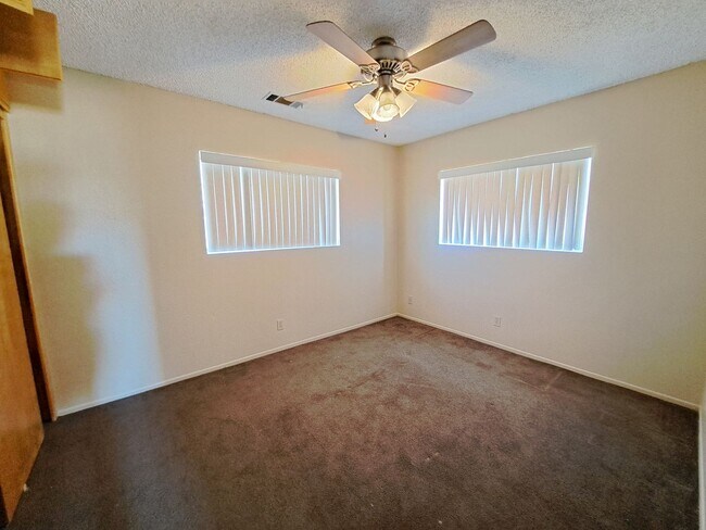 Building Photo - Don’t miss this wonderful opportunity to make this move-in-ready Phelan home yours!