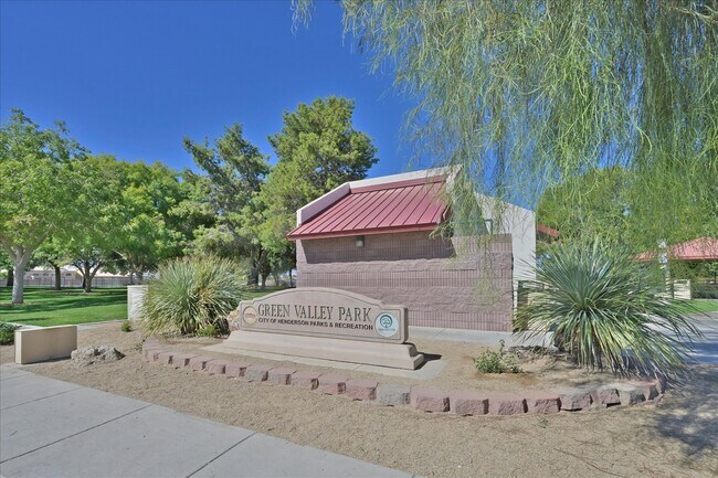 Building Photo - 313 Montcliff Ave