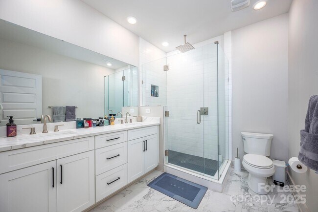 Building Photo - 1033 Wesley Terrace Ave