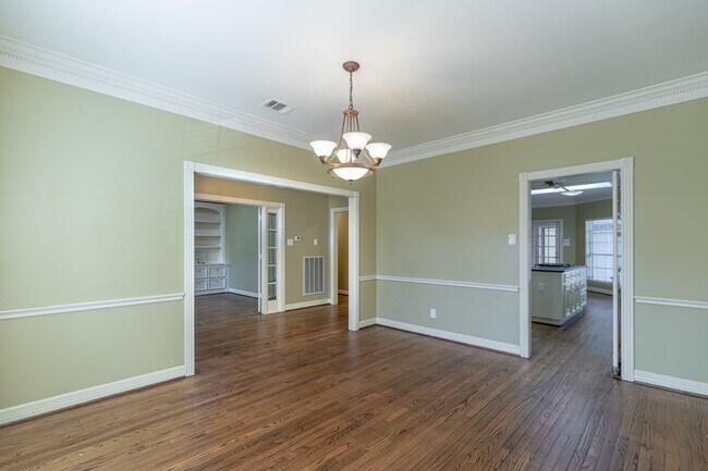 Building Photo - 4418 Jane St