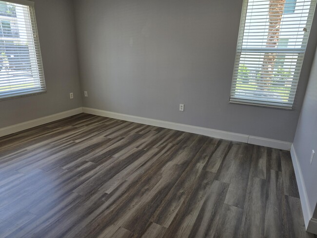 Building Photo - 701 Villa Cir