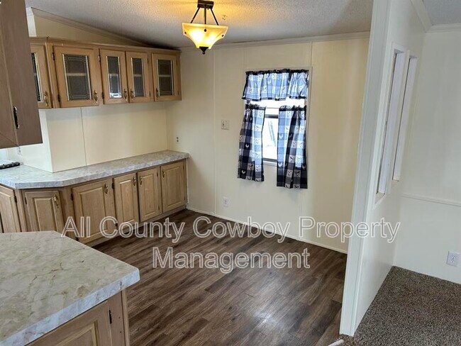 Building Photo - 4746 E Skyline Dr