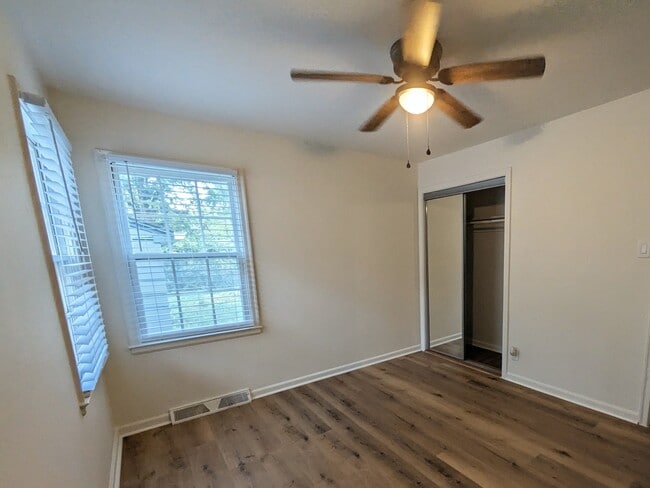 Building Photo - 2232 SW Plass Ave