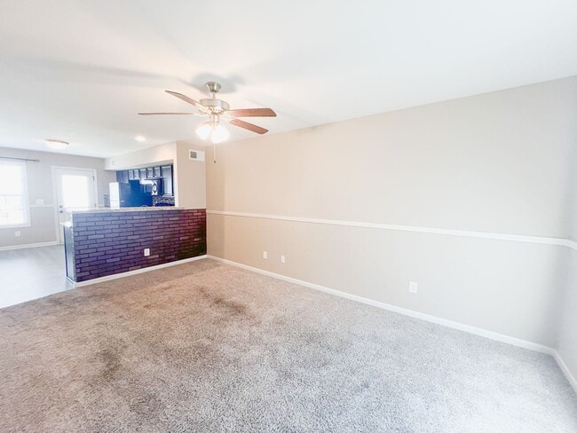 Building Photo - 2 Bedroom 1.5 Bathroom Townhome