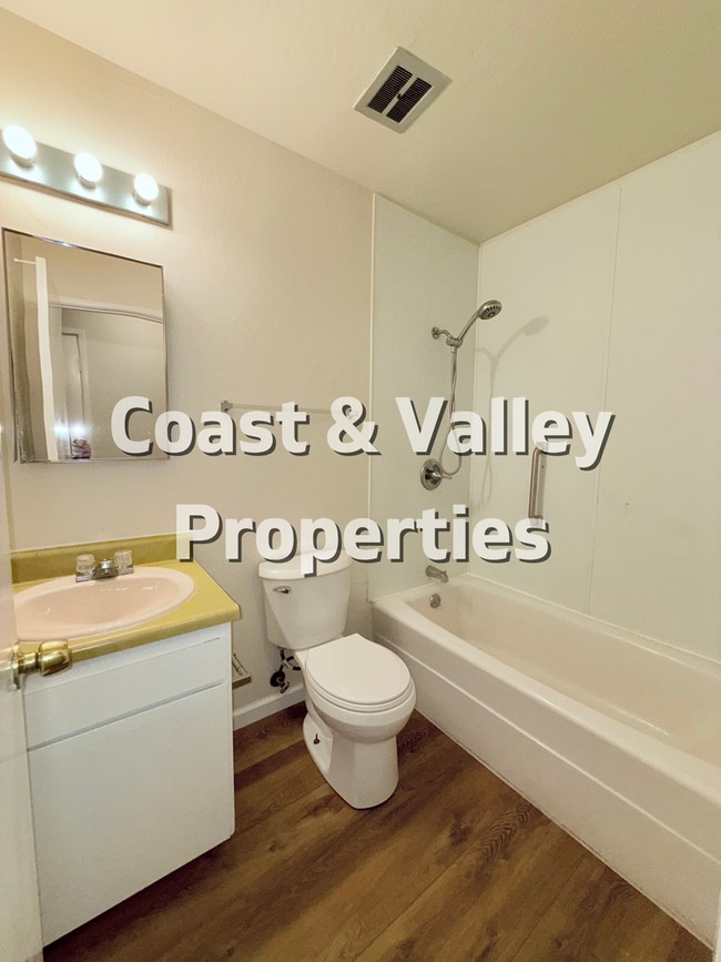 Building Photo - Seaside Home for RENT!!!