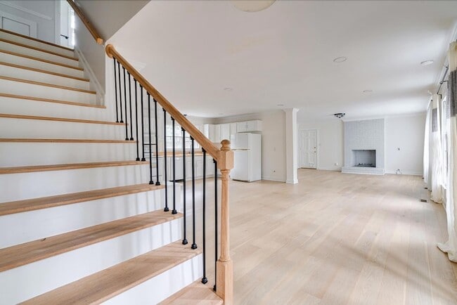 Building Photo - 2437 Tilghman Cir