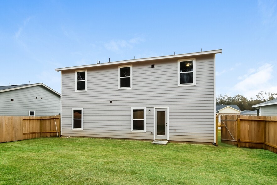 Building Photo - 15580 Briar Forest Dr