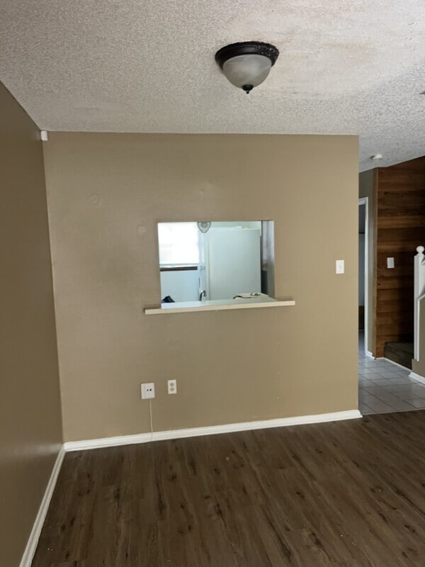 Building Photo - 820 Meadow Glen Ave