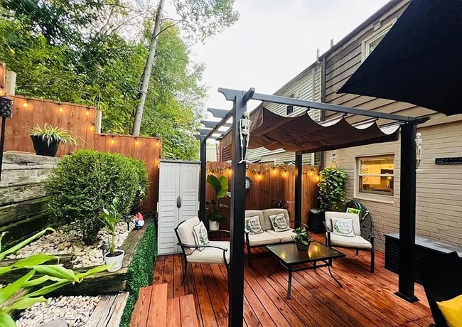 Building Photo - Beautiful 3 Bedroom House