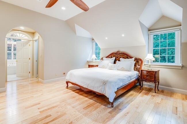 Building Photo - 3 W Hollow