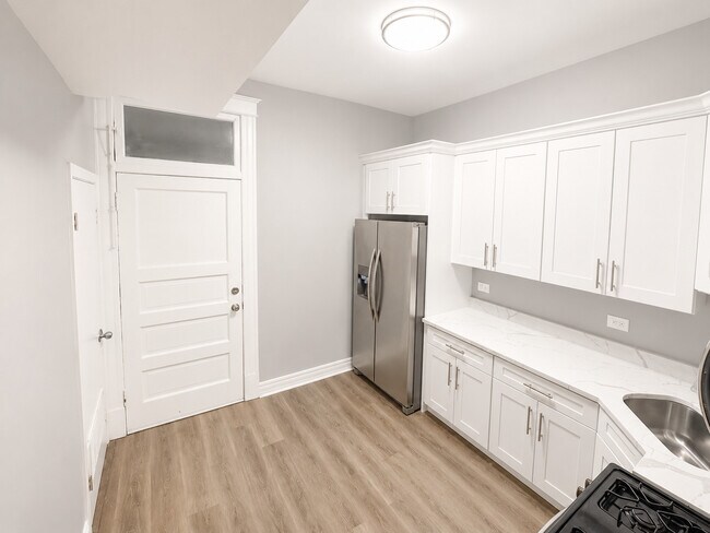 Building Photo - 6426 S Ingleside Ave