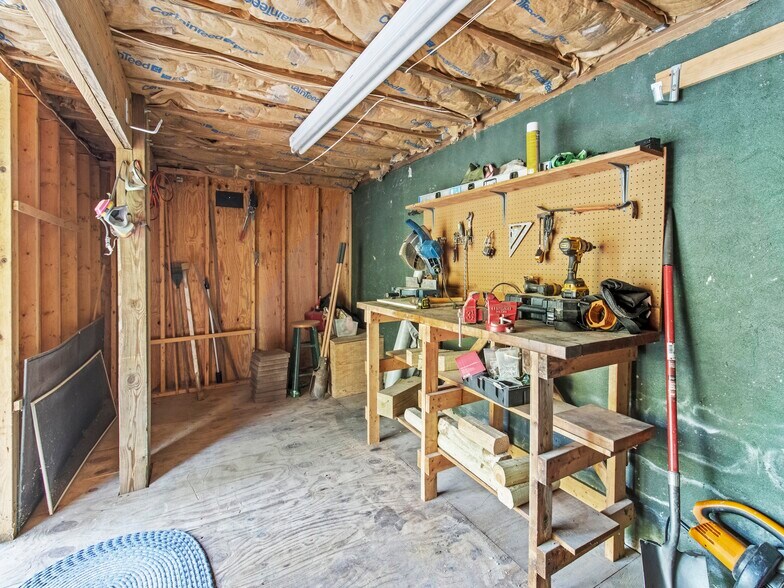 Building Photo - 11386 Sitting Bull Trl