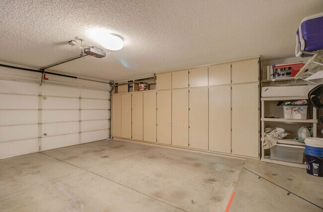 Building Photo - 14743 W Yosemite Dr