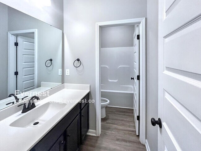 Building Photo - 118 Holly Fern Dr.