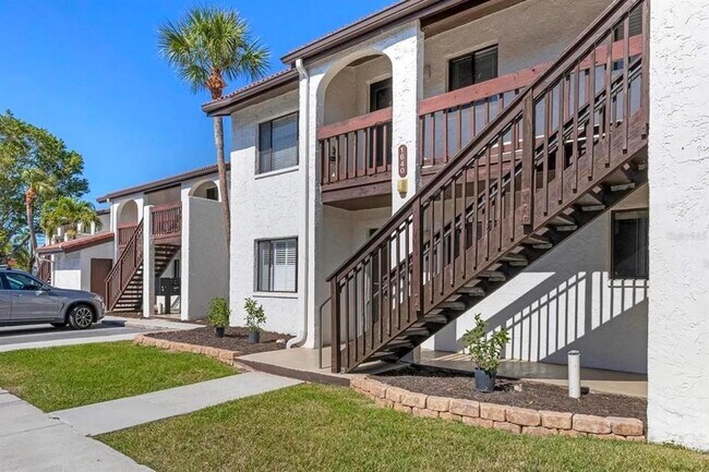 Building Photo - 1640 Stickney Point Rd