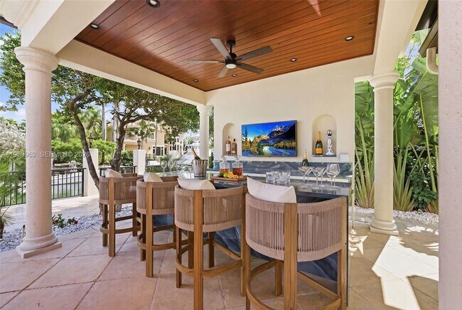 Building Photo - 628 Coral Way