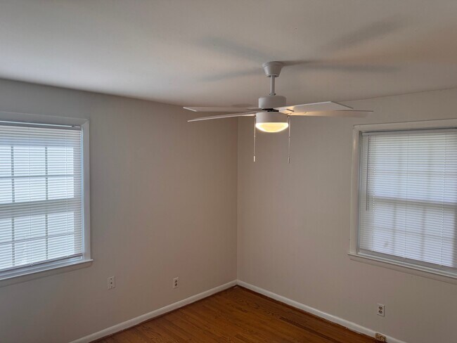 Building Photo - 409 N Glen Dr