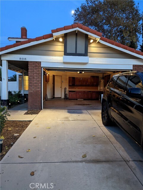 Building Photo - 808 Atchison St