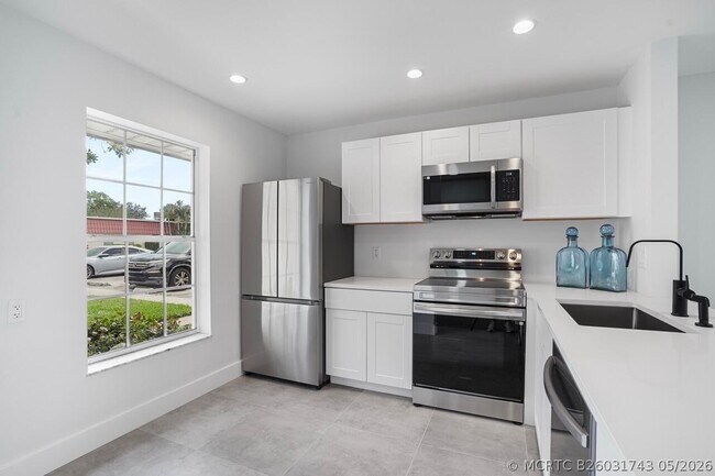 Building Photo - 737 Nantucket Cir