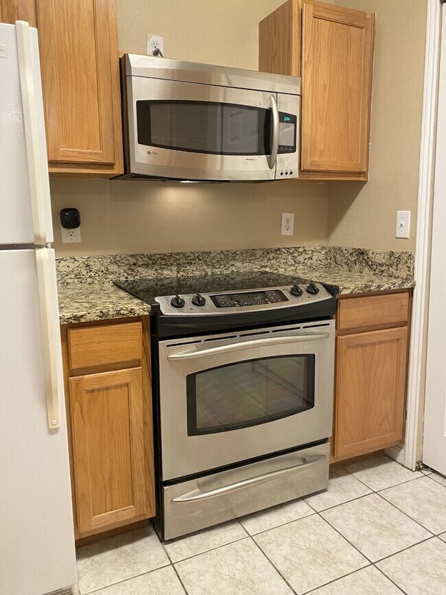 Building Photo - 447 W Longleaf Dr