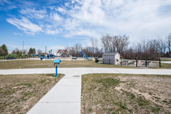 Building Photo - 2150 Park Dr