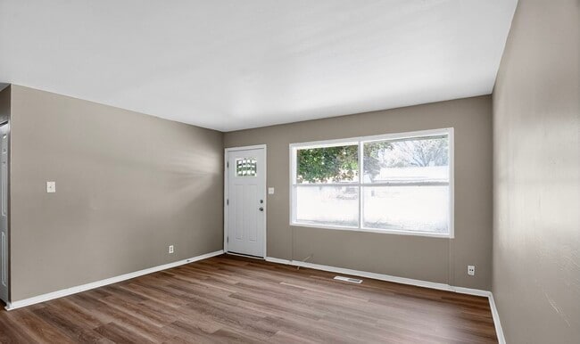 Building Photo - E 47th St