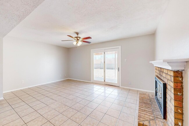 Building Photo - Taylor Ranch 4/BD 2/BA 2/CG