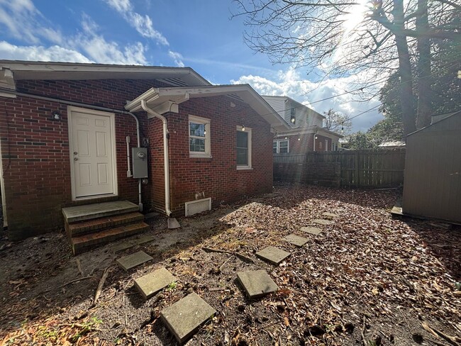 Building Photo - ***SPECIAL OFFER*** 3 Bed 1 Bath Single Family Brick Home