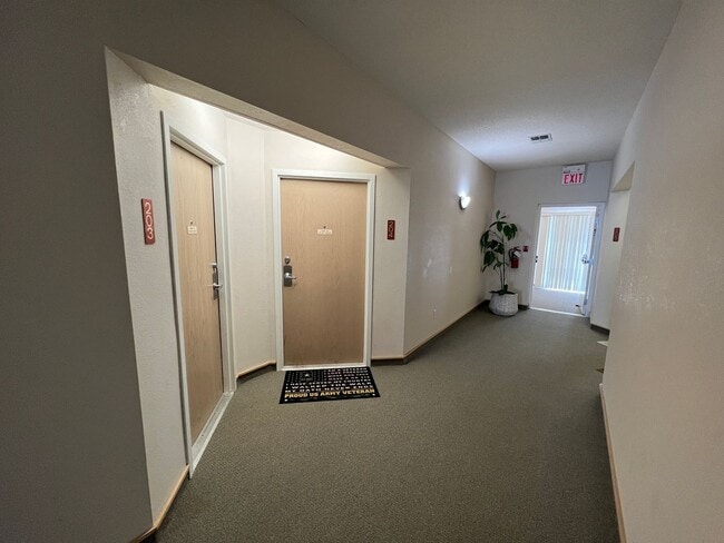 Building Photo - Beech St. Apartment