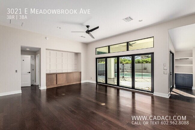 Building Photo - 3021 E Meadowbrook Ave