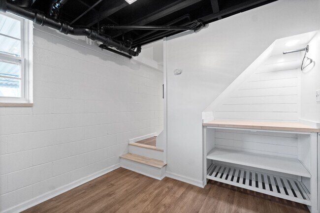 Building Photo - Pet Friendly Renovated Three Bedroom with Basement!