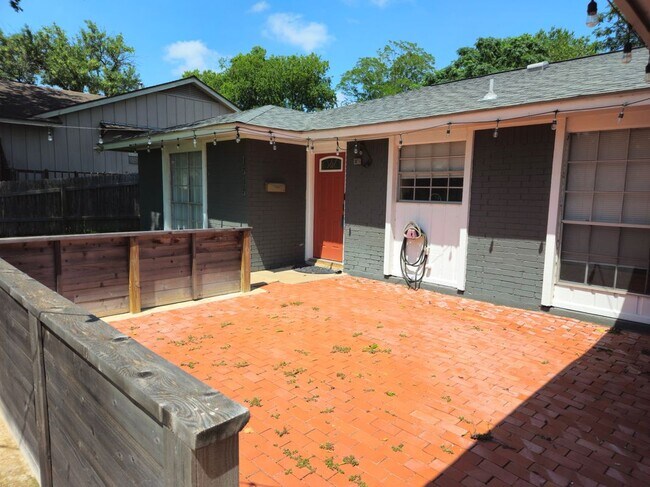 Building Photo - 1515 Desert Quail Ln