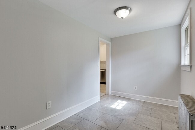 Building Photo - 302 N 10th St