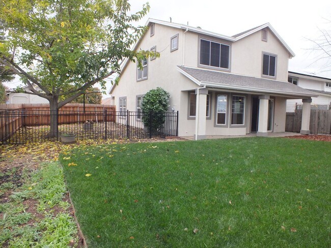 Building Photo - 3/2.5 2300 sf Cameron Park home