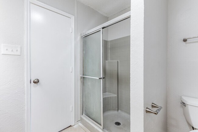 Building Photo - Easy Access to Highways with this 3BR in A...