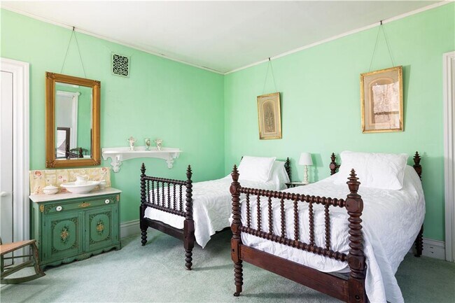 Building Photo - 138 Elm Dr