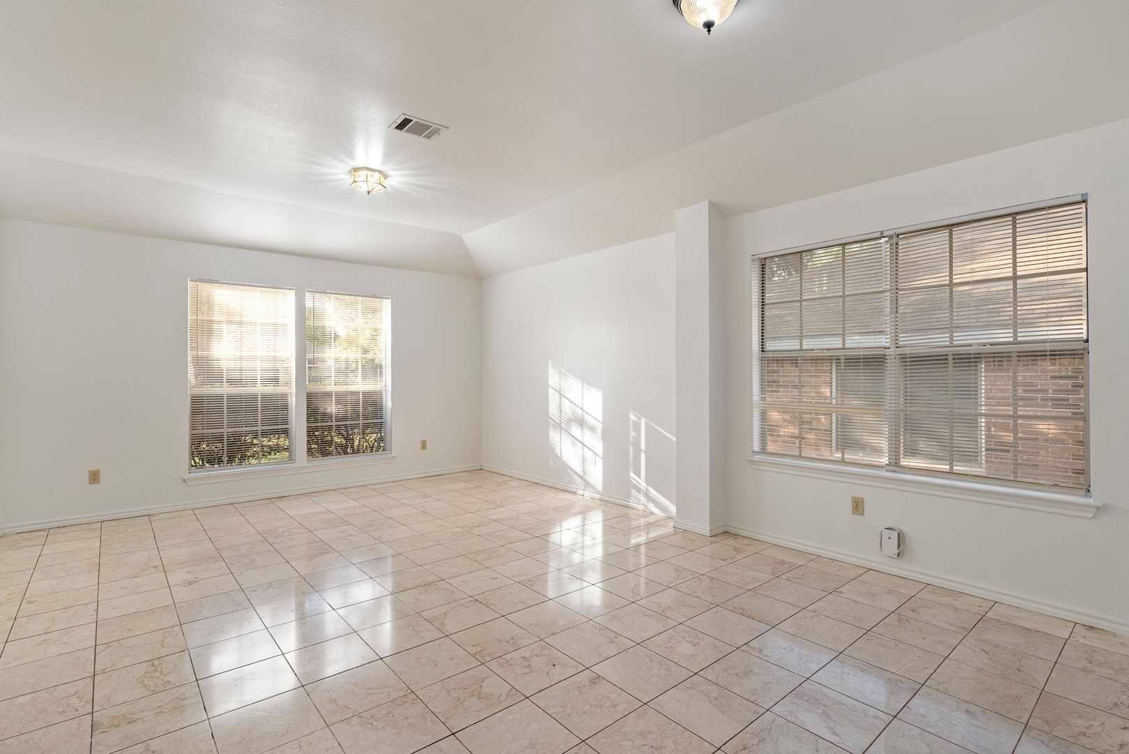 Building Photo - 13216 Bennington Ln