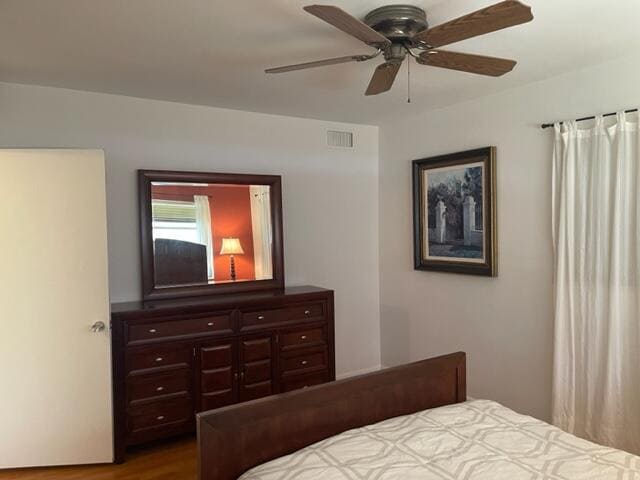 Building Photo - 101 N Lakeside Dr