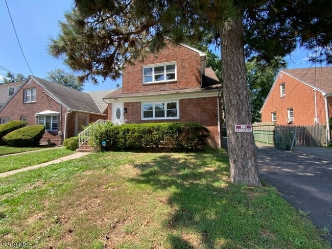 Building Photo - 905 Sanford Ave