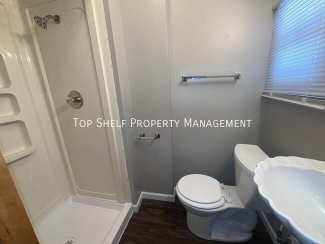 Building Photo - 418 E Sheridan-