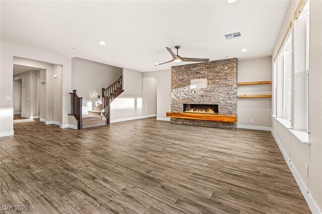 Building Photo - 4631 Amazing View St