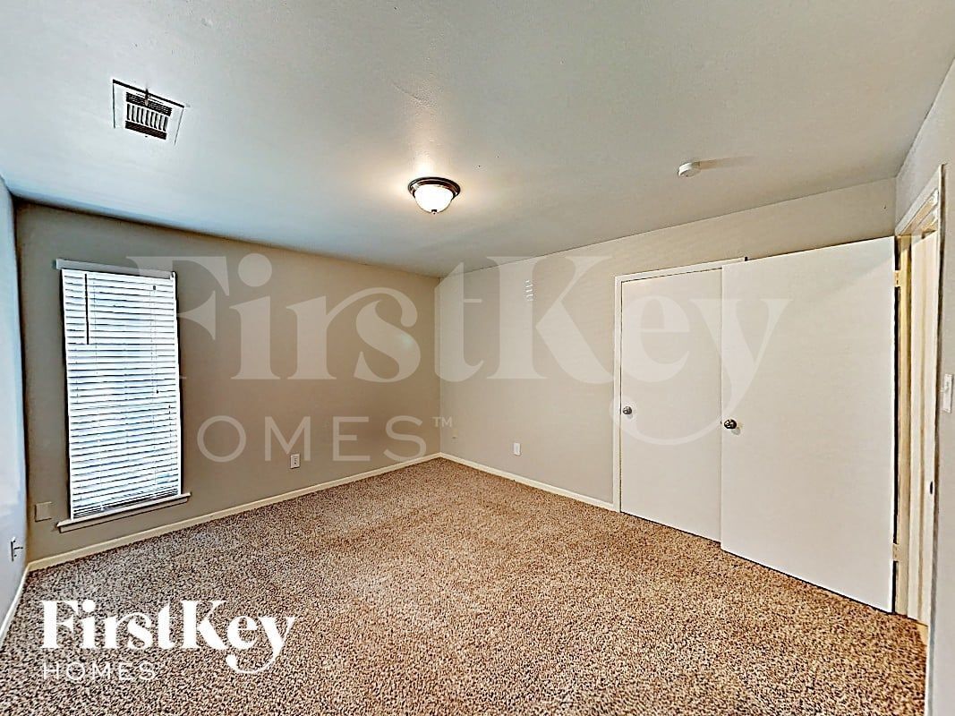 Building Photo - 13818 Lynnwood Ln