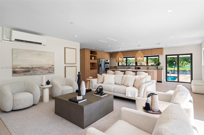 Building Photo - 10945 SW 75th Ct