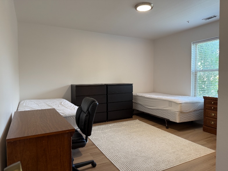 Building Photo - 284 E 600 N