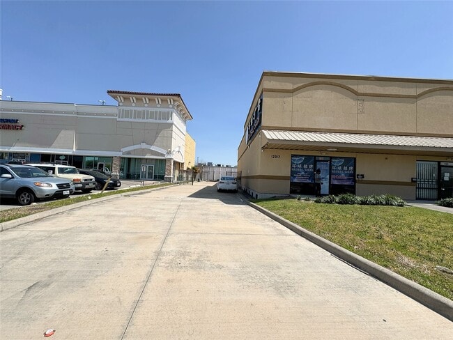 Building Photo - 12317 Bellaire Blvd