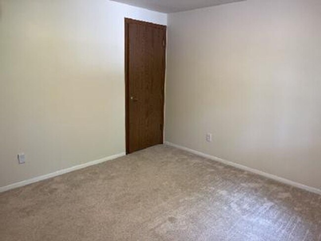 Building Photo - 3 Bed 2.5 Bath Single-Family Home on Cul-De-Sac w/ Large Fenced Backyard, Garage