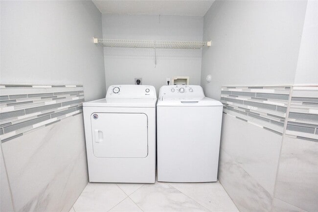 Building Photo - 50 Desford Ln