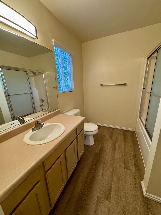 Building Photo - Dixie Downs Townhouse