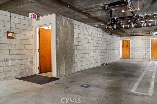 Building Photo - 1066 W 11th St